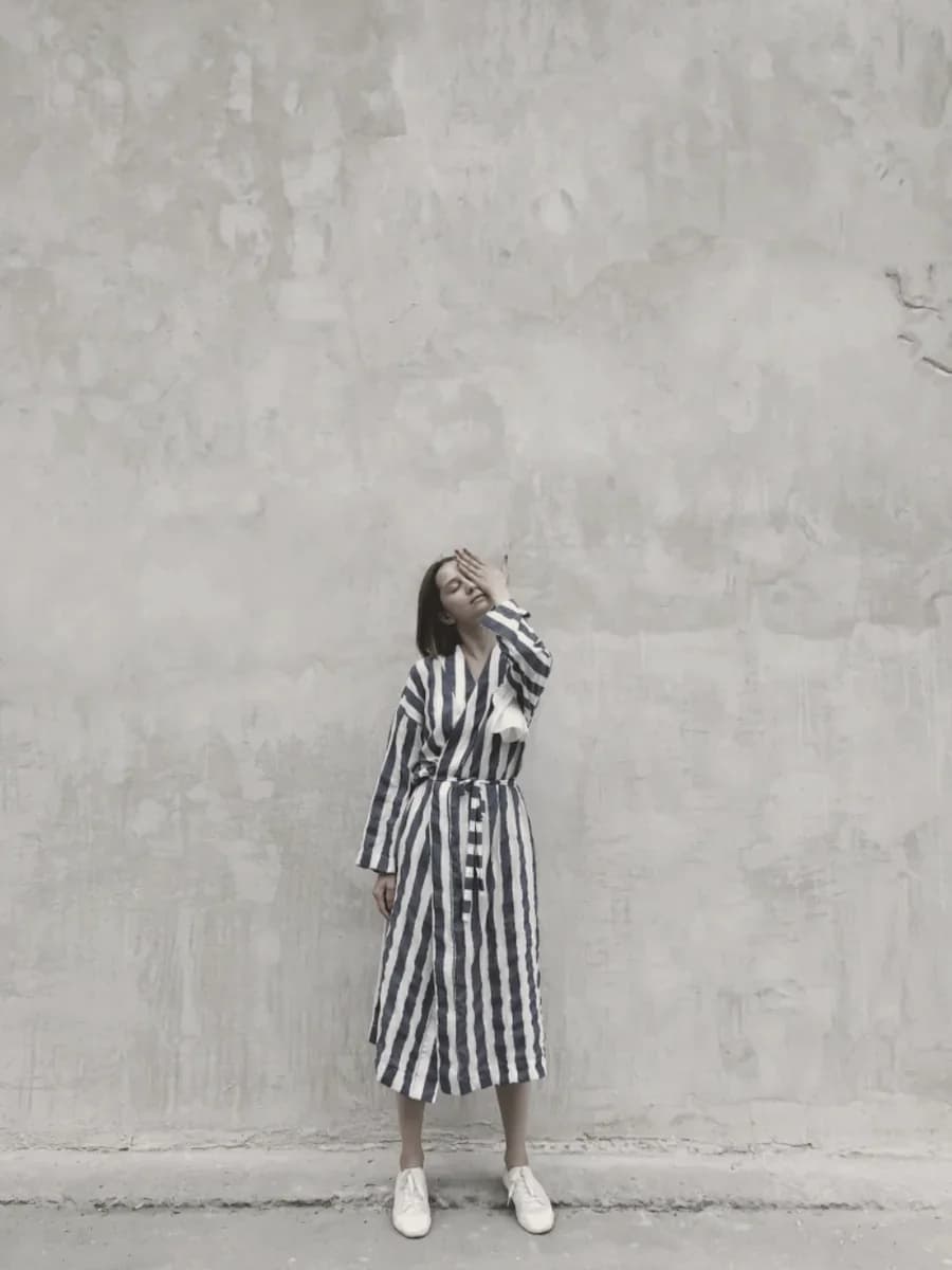 Vestido marfil, escote cuadrado
